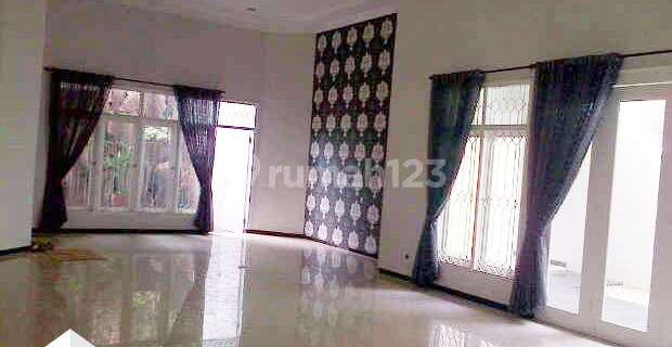 Strategic Upper Candi Area House, South Tambora, Semarang 1