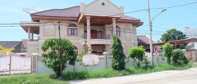Rumah di tengah kota plus kolam renang 1