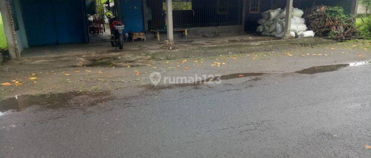 Rumah dg tanah yg luas Jl. Raya Kertosono Papar Warujayeng 1