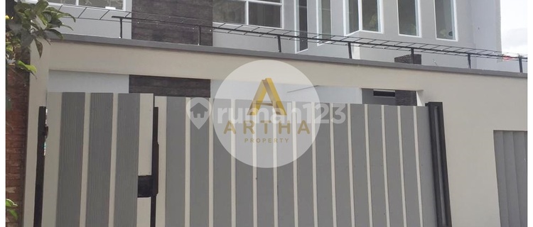 Rumah Baru Ada Private Pool di Setiabudi Regency Bandung 1