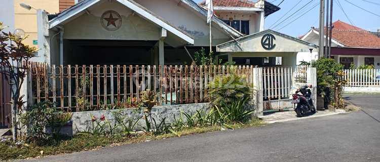 Dijual Rumah kayu Agung buah batu 1