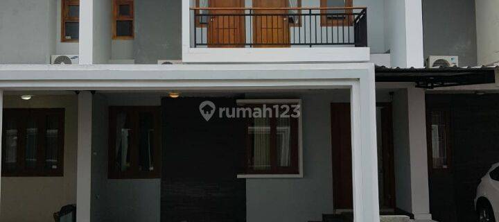 Rumah cantik di cluster elite  Colomadu 1