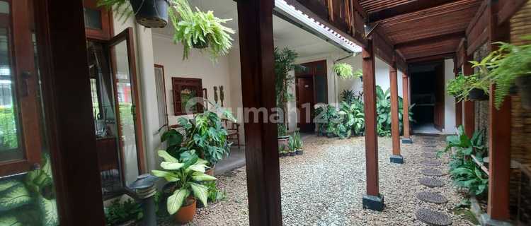 Pondok Kelapa 994, a spacious resort-style home with full large windows. 1