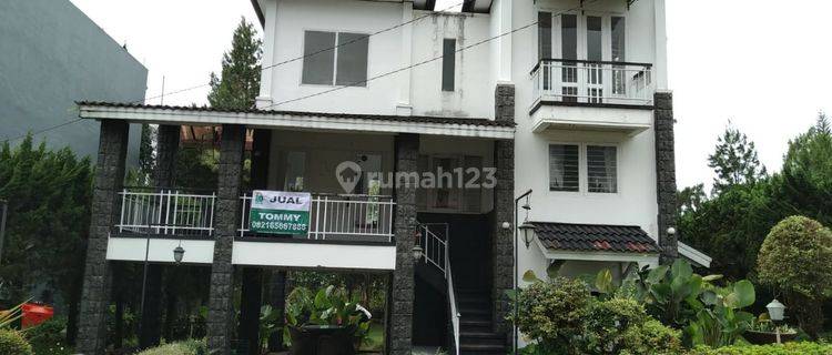 Dijual Villa 2.5 lantai di Istana Bunga Parongpong Lembang 1