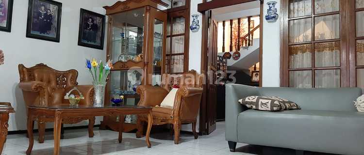 Strategic House in Cempaka Putih Area 1