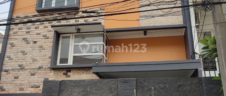 RUMAH BESAR, LUAS, 21/2 LANTAI, LOKASI STRATEGIS DI GADING GRIYA RESIDENCE KELAPA GADING JAKARTA UTARA 1