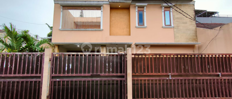 Rumah Di Kemang Timur. Beberapa Meter Ke Jl. Raya Kemang Timur. 1