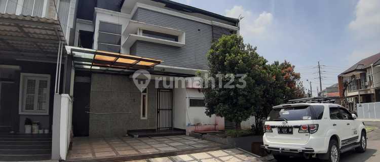Rumah Lux Mekar Wangi Murah, Depan Taman 1