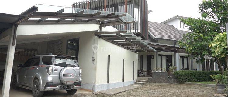 (SALE) Rumah Mewah Konsep Villa di Pusat Kota Palembang 1