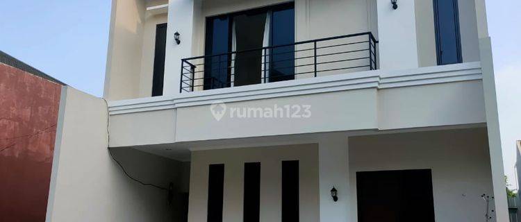 Butuh uang cepat rumah 2lantai di Kencana Loka 1