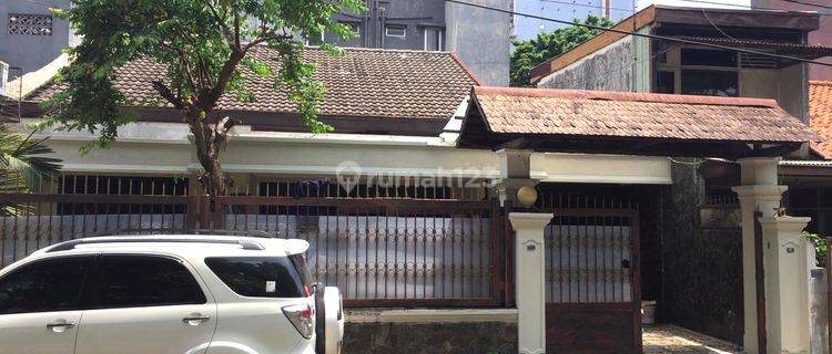 RUMAH SECOND TERAWAT BAIK DALAM PERUMAHAN KEBAYORAN BARU JAKARTA SELATAN 1