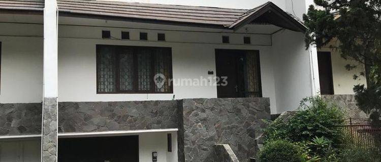 Rumah Town House 3 Lantai Di Dalam Komplek Setra Duta 1