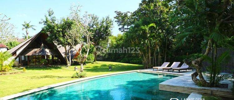 FREEHOLD MAGNIFICENT FOUR BEDROOM VILLA IN UMALAS 1