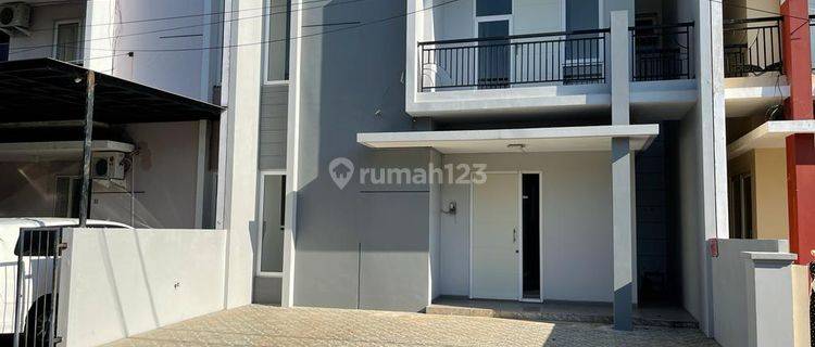 Rumah 2 lantai rapi terawat siap pakai di Mutiara Supriyadi 1