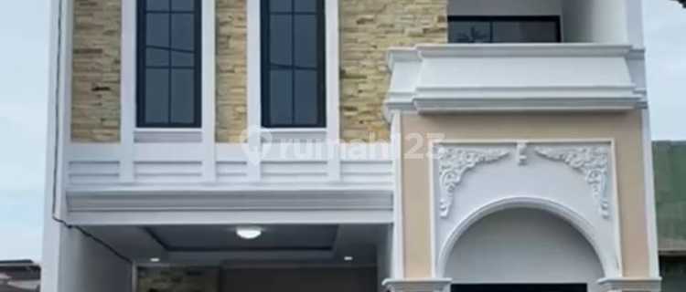 Modern and Luxurious Ready-to-Occupy House in Jagakarsa 1