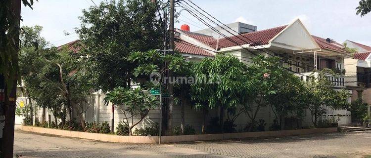 Rumah Cantik ada Kolam renang di Eramas 2000 Cakung Jakarta  1