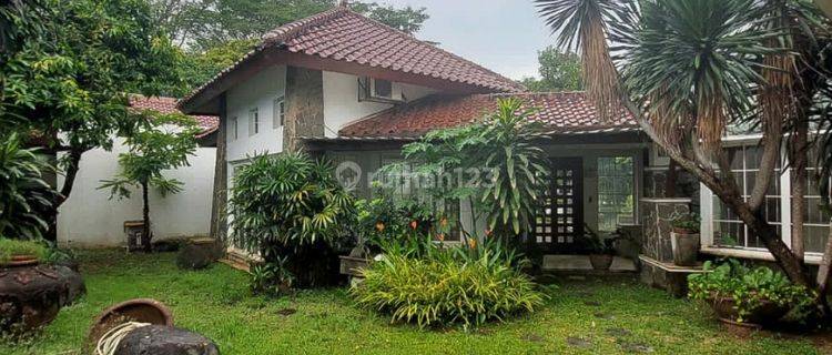 Rumah taman cantik dan luas di golf bsd 1