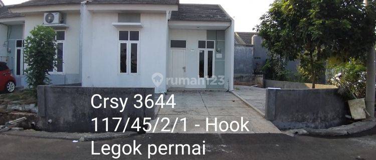 Rumah hook dengan halaman luas dan view taman 1