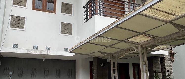 Rumah 2 Lantai Bagus Semi Furnished Sertifikat Hak Milik 1