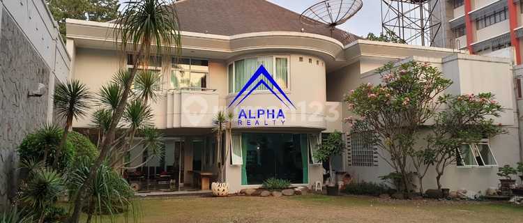 Rumah Mewah Lokasi Premium di Dago Bandung Tanah Luas Bangunan Terawat 1