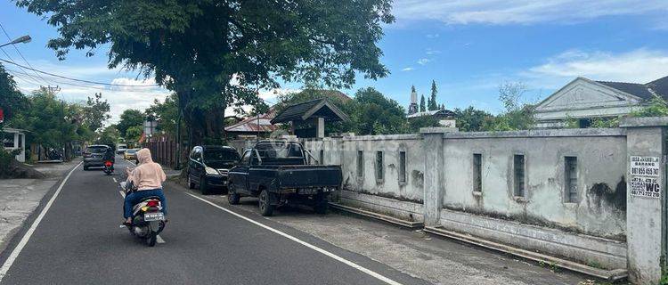 Rumah pinggir jalan Mataram halaman luas  1