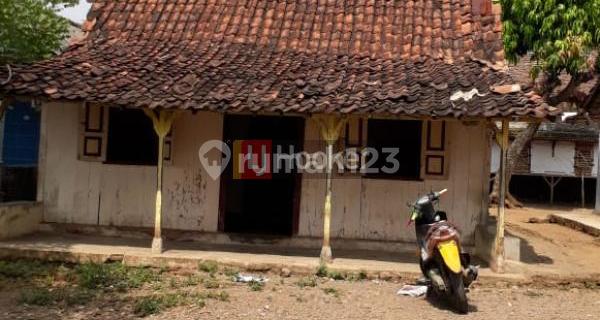 Rumah lama di daerah Karanganyar Gunung 1