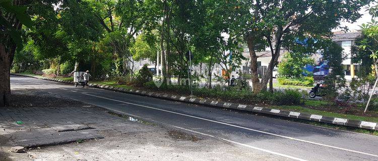 ex resto di jalan utama renon dekat lapangan renon 1