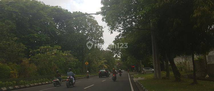 tanah langka di jalan utama m yamin renon 1